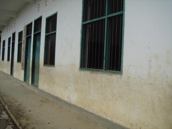2006年援建的拉元小学